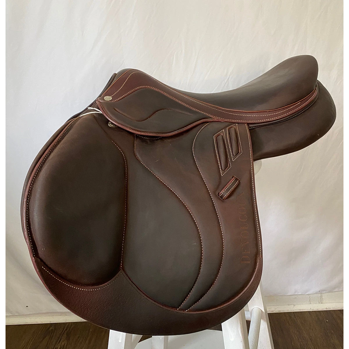 Devoucoux Biarritz Lab 17 1/2" Used Close Contact Saddle 3 Devoucoux Biarritz Lab 17 1/2" Used Close Contact Saddle