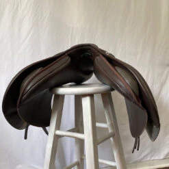 Wintec 500 16 1/2" Used Close Contact Saddle -Prestige Store image 1e9f561b 5338 470e a19f 7e62e280dabd